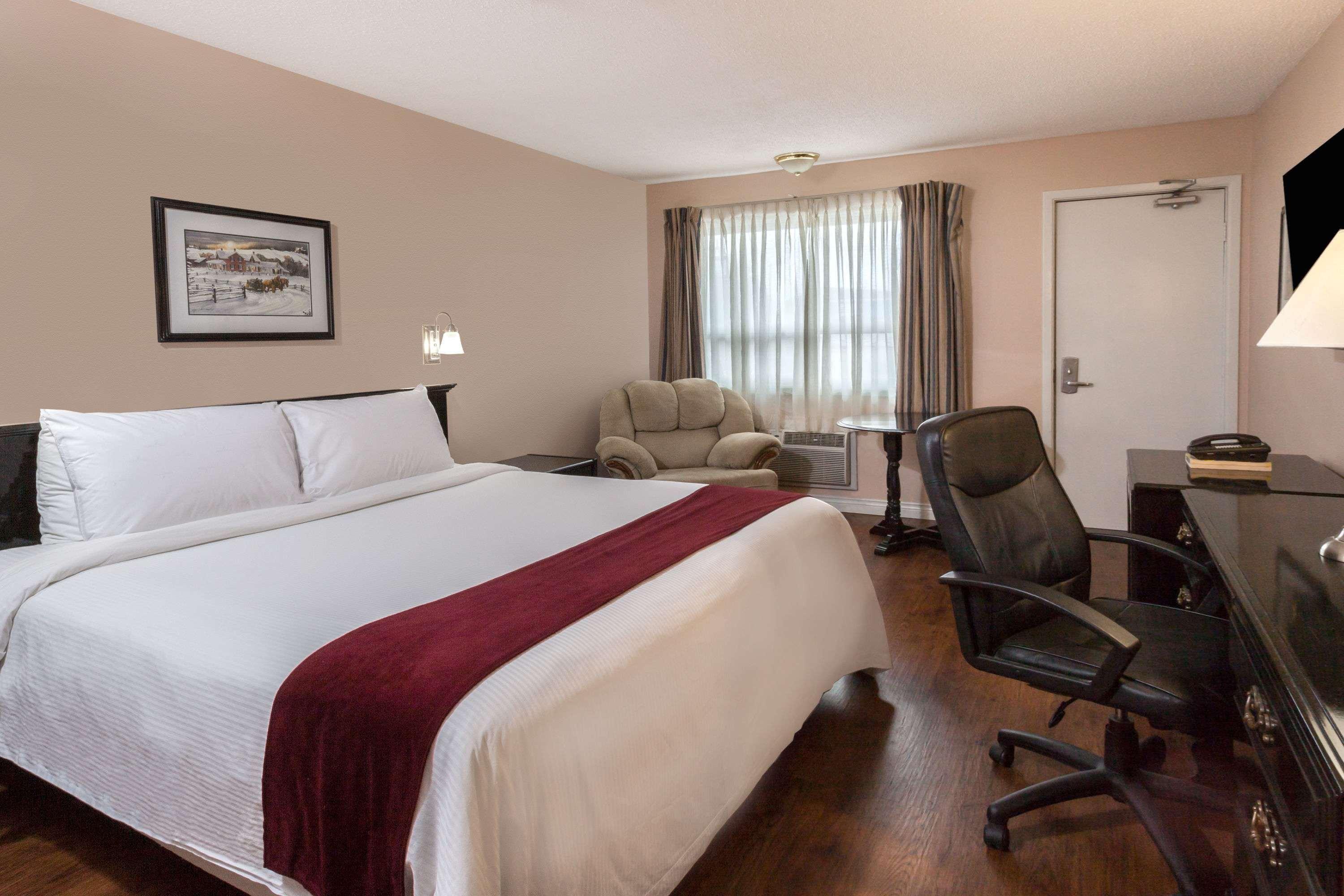Days Inn By Wyndham Fredericton Exterior photo